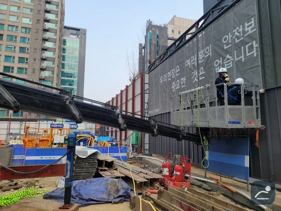 군포산업단지 스카이차 간판·청소 현장