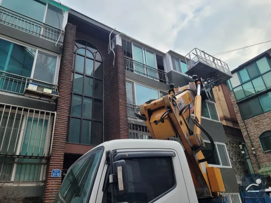 군포산업단지 스카이차 자재 양중 현장