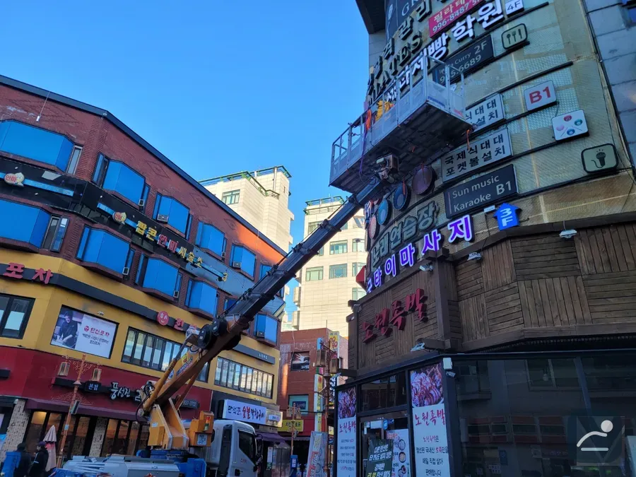아산탕정단지 스카이차 배관·설비 작업 현장