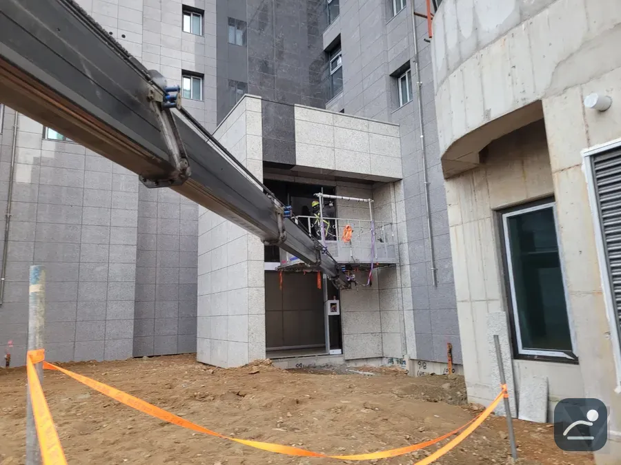아산탕정단지 스카이차 지붕·판넬 작업 현장